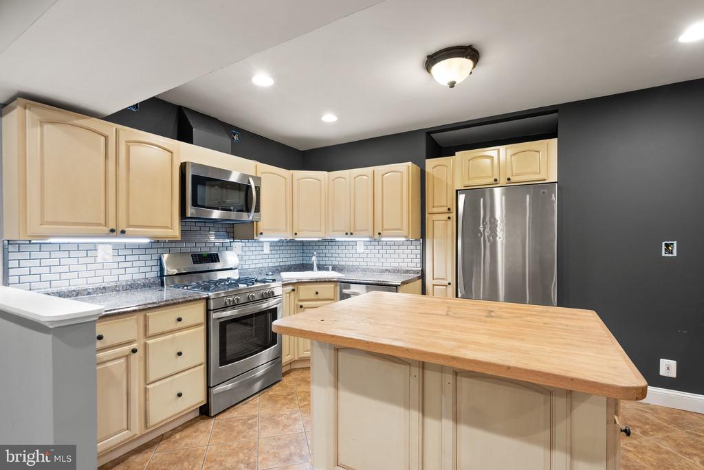 39716 GOLDEN SPRINGS COURT