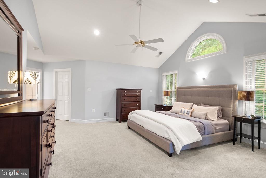 39716 GOLDEN SPRINGS COURT