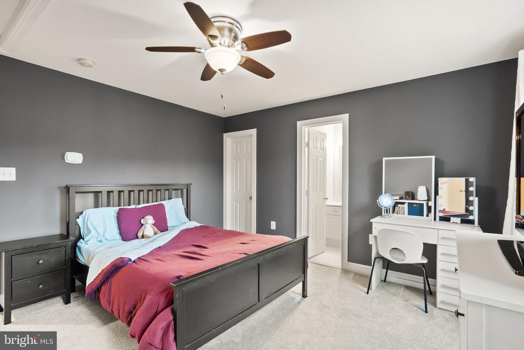 39716 GOLDEN SPRINGS COURT