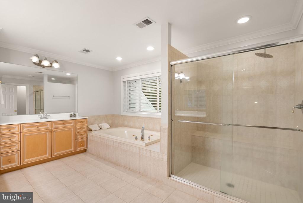39716 GOLDEN SPRINGS COURT