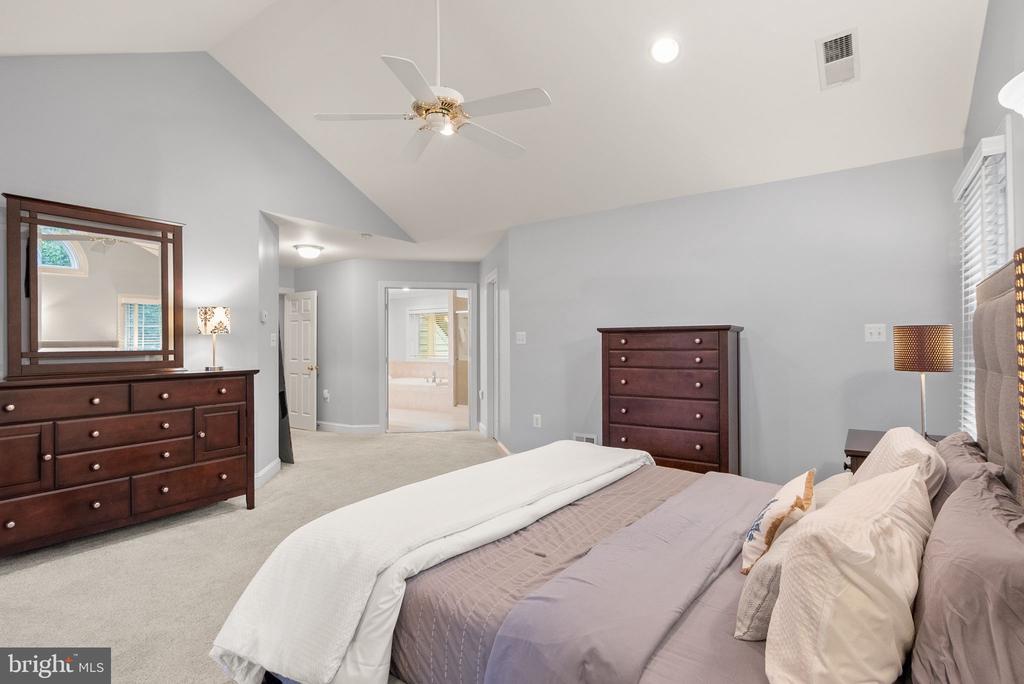 39716 GOLDEN SPRINGS COURT