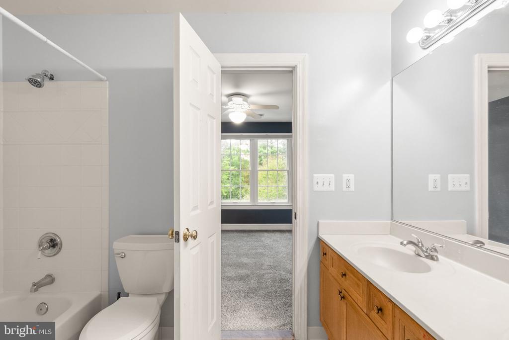 39716 GOLDEN SPRINGS COURT