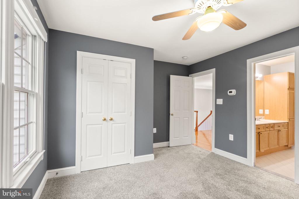 39716 GOLDEN SPRINGS COURT