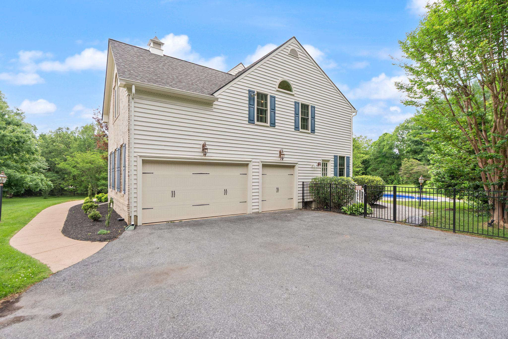 39716 GOLDEN SPRINGS COURT