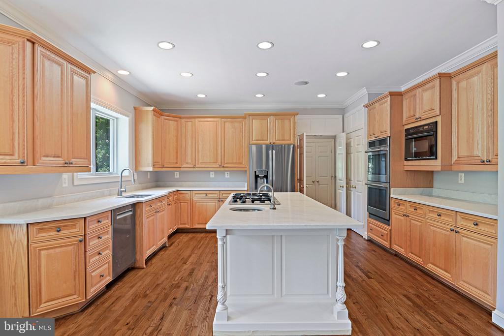 39716 GOLDEN SPRINGS COURT