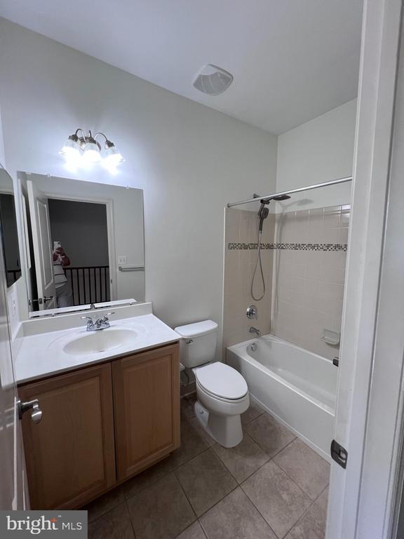 22806 BREEZY HOLLOW DRIVE