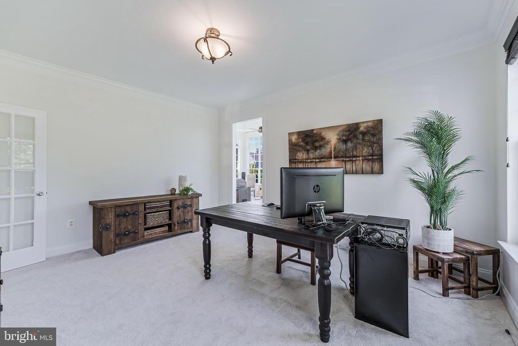 38770 DUTCHMANS KNOLL DRIVE