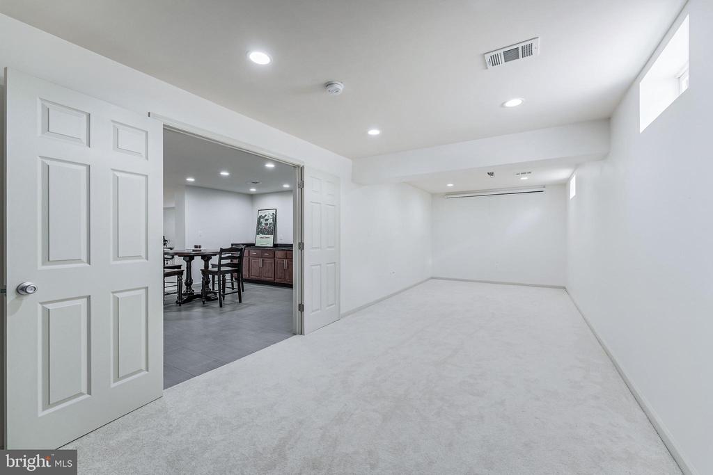 38770 DUTCHMANS KNOLL DRIVE