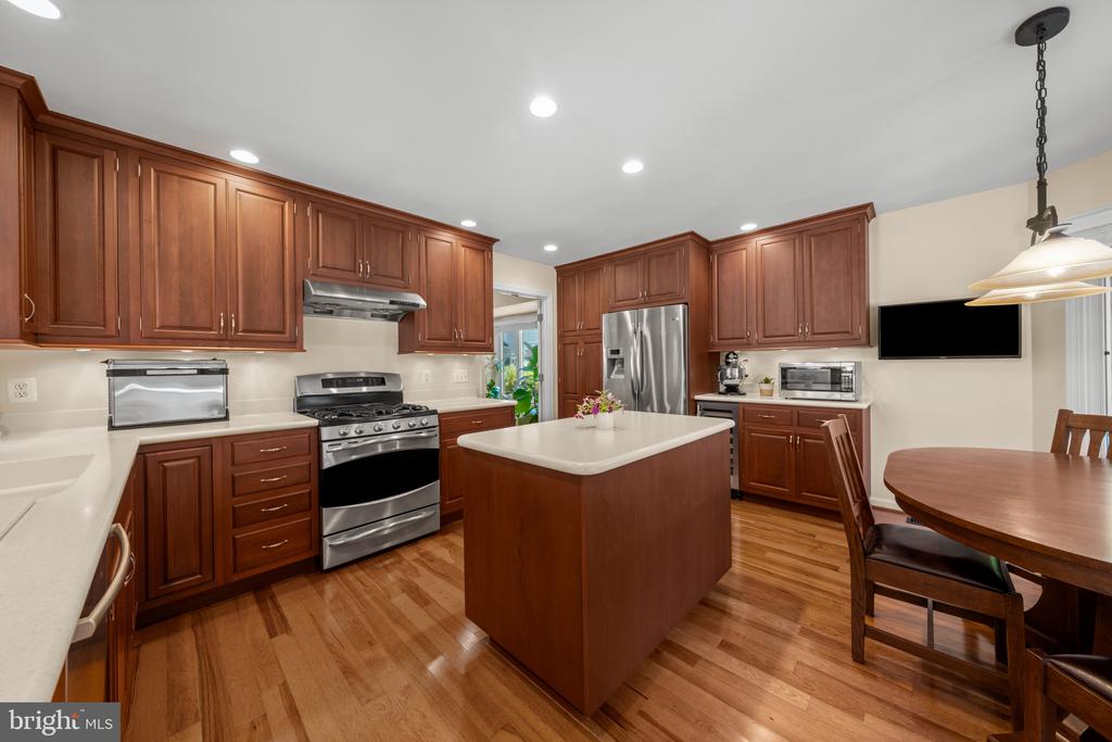 20869 CHANNEL COURT