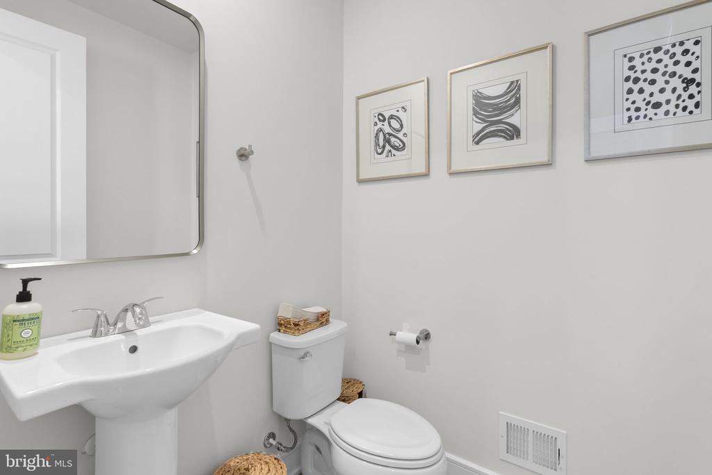 2 PICASSO SQUARE TYCE 24-F2