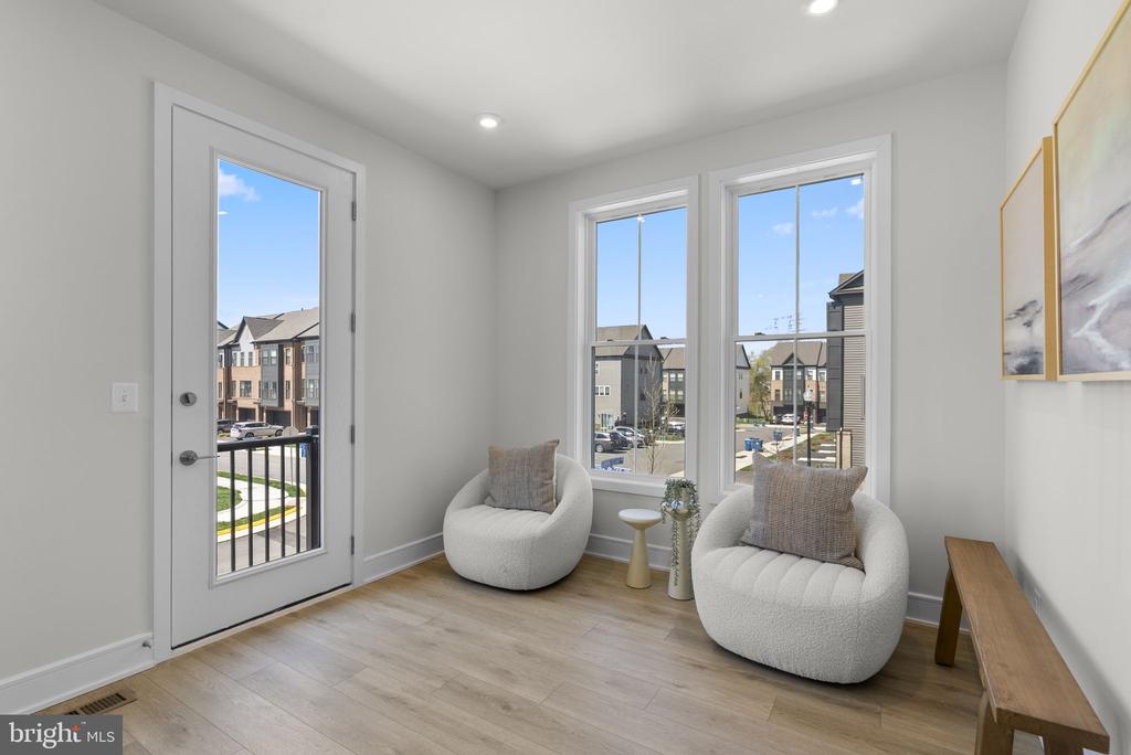 2 PICASSO SQUARE TYCE 24-F2