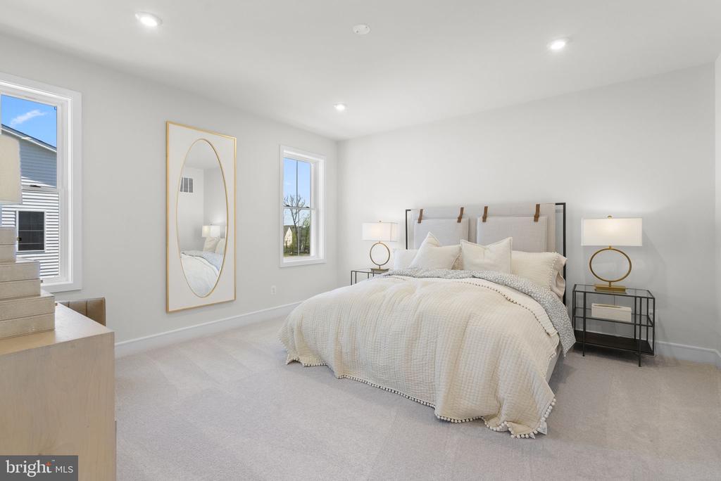 2 PICASSO SQUARE TYCE 24-F2