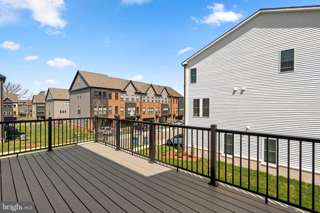 2 PICASSO SQUARE TYCE 24-F2