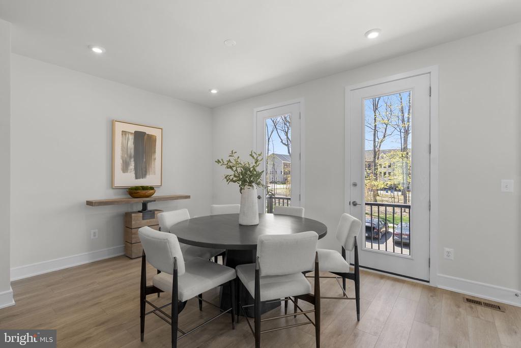 2 PICASSO SQUARE TYCE 24-F2