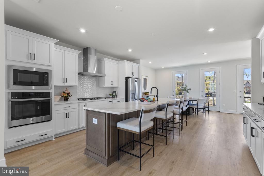 2 PICASSO SQUARE TYCE 24-F2