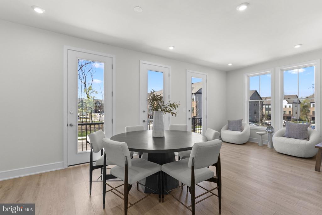 2 PICASSO SQUARE TYCE 24-F2
