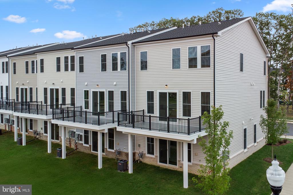 2 PICASSO SQUARE TYCE 24-F2
