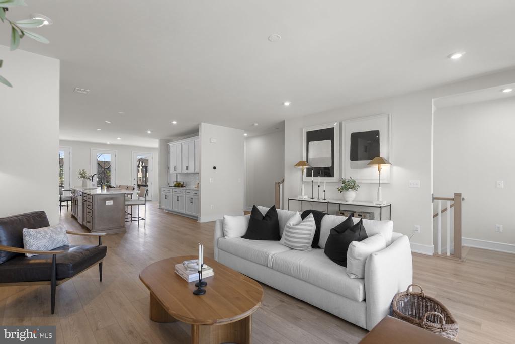2 PICASSO SQUARE TYCE 24-F2