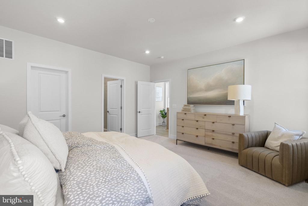 2 PICASSO SQUARE TYCE 24-F2