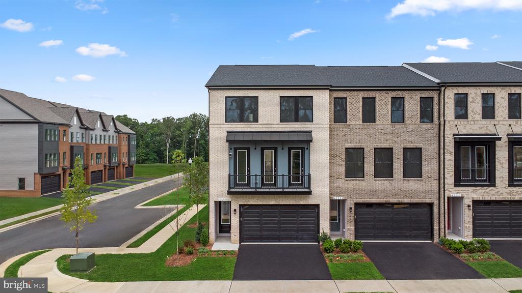 2 PICASSO SQUARE TYCE 24-F2