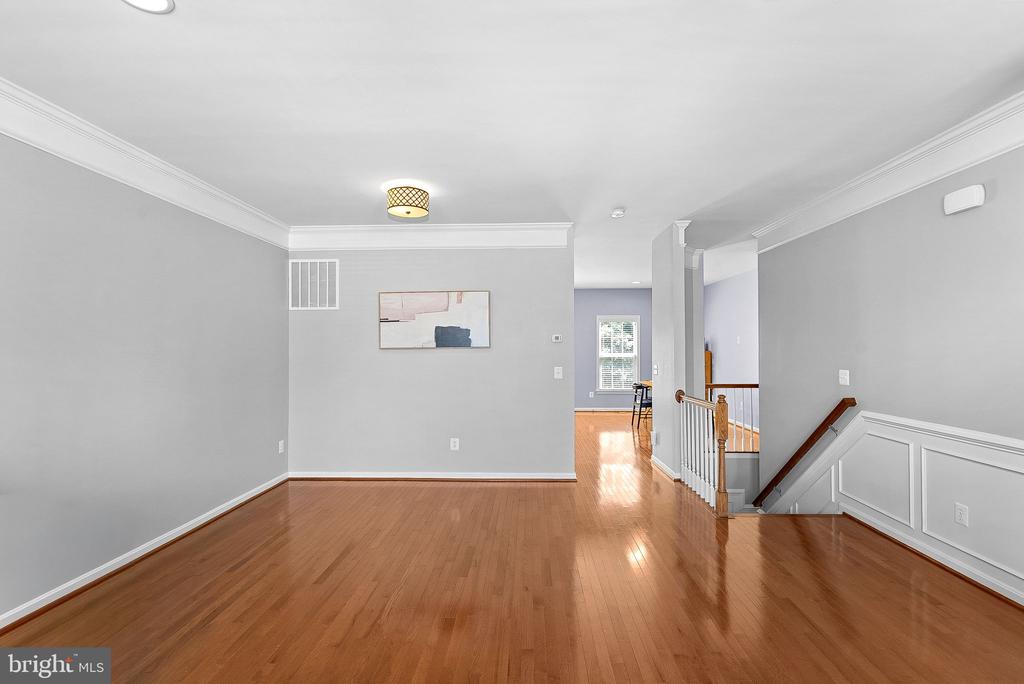 42449 PATRICK WAYNE SQUARE