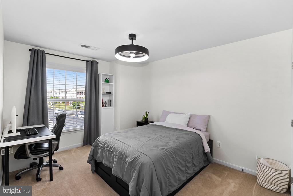 42449 PATRICK WAYNE SQUARE