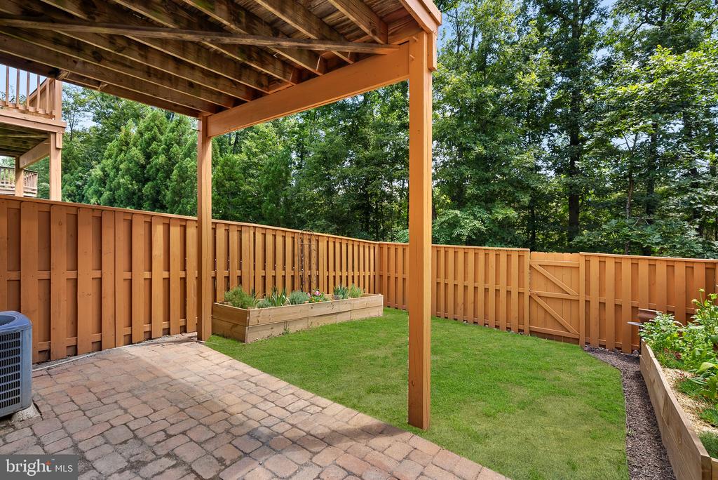 42449 PATRICK WAYNE SQUARE