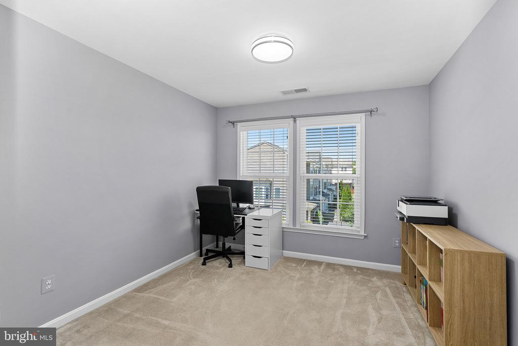 42449 PATRICK WAYNE SQUARE