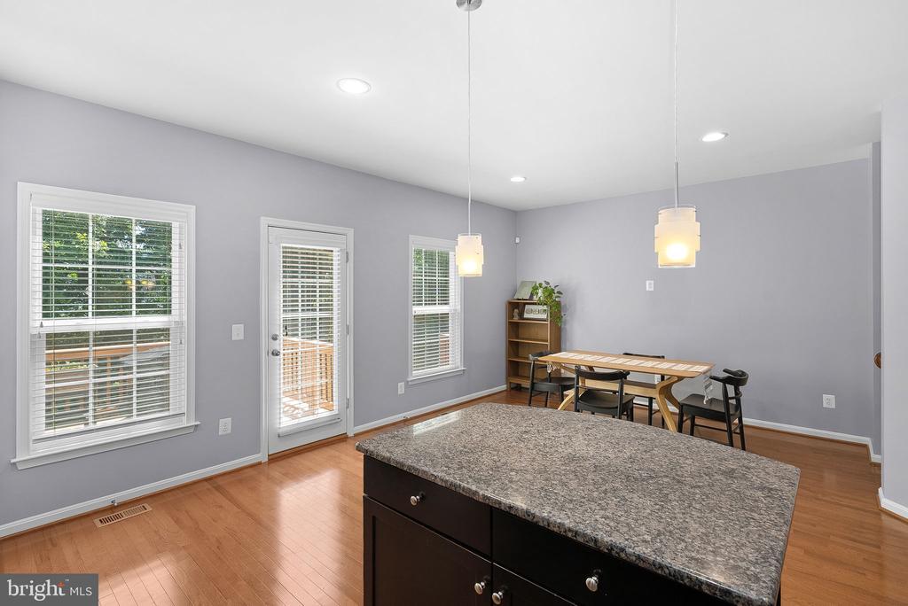42449 PATRICK WAYNE SQUARE