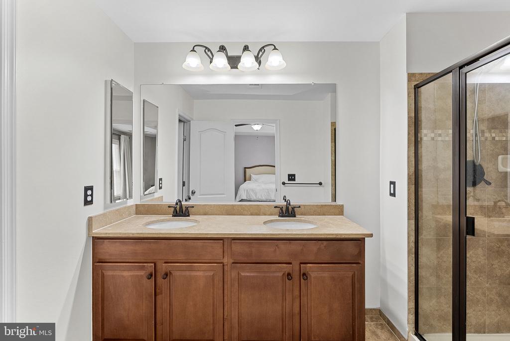 42449 PATRICK WAYNE SQUARE