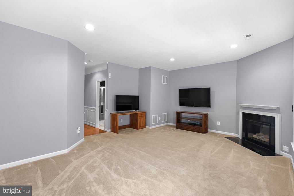 42449 PATRICK WAYNE SQUARE