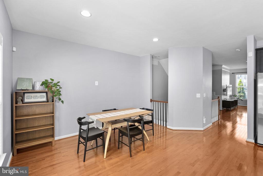 42449 PATRICK WAYNE SQUARE