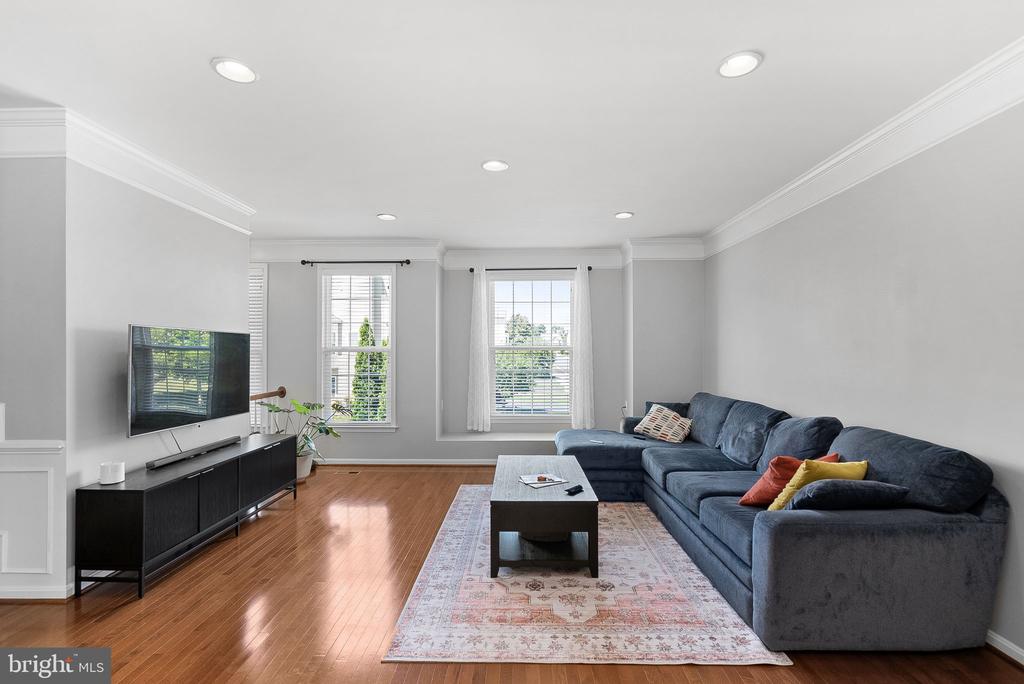 42449 PATRICK WAYNE SQUARE