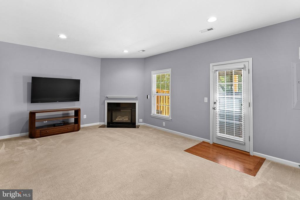 42449 PATRICK WAYNE SQUARE