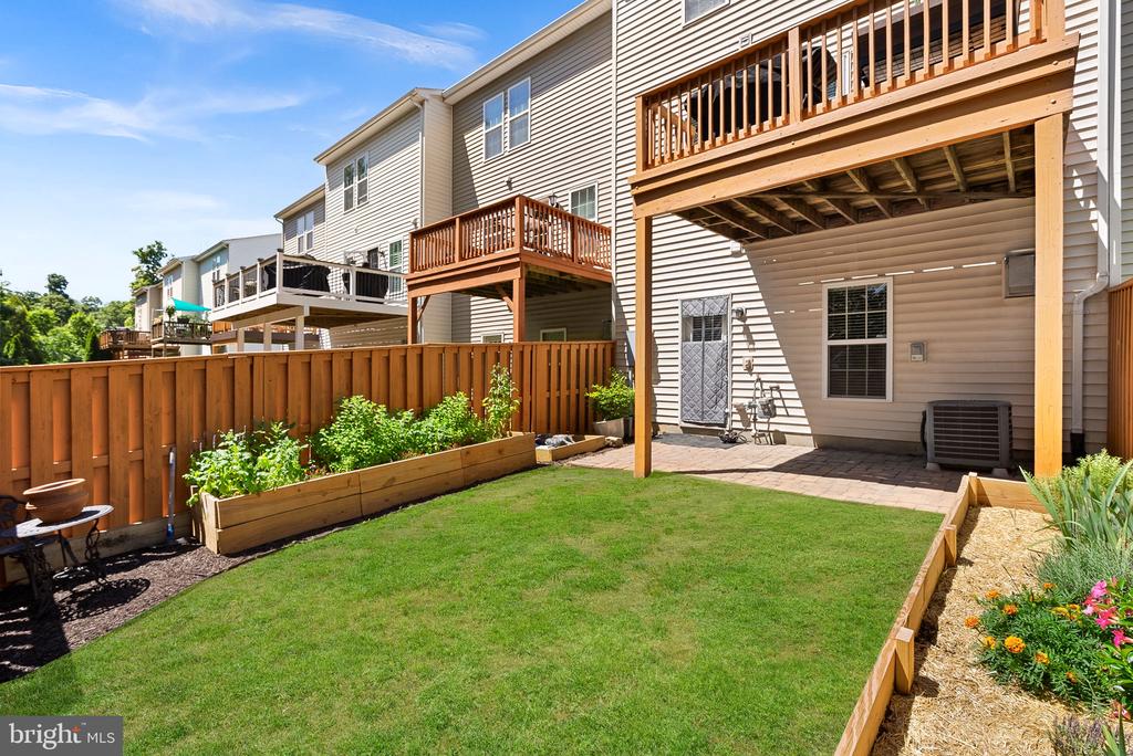 42449 PATRICK WAYNE SQUARE