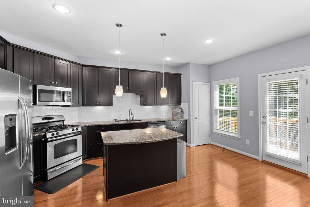 42449 PATRICK WAYNE SQUARE