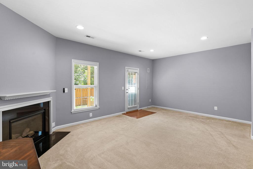 42449 PATRICK WAYNE SQUARE