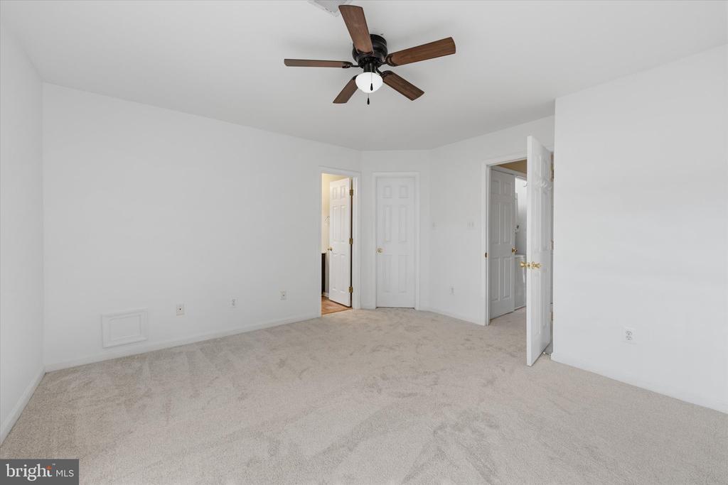 706 VANDERBILT TERRACE SE