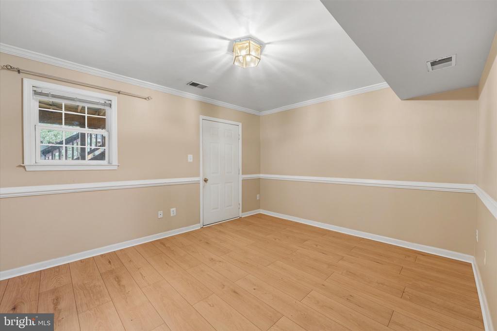 706 VANDERBILT TERRACE SE
