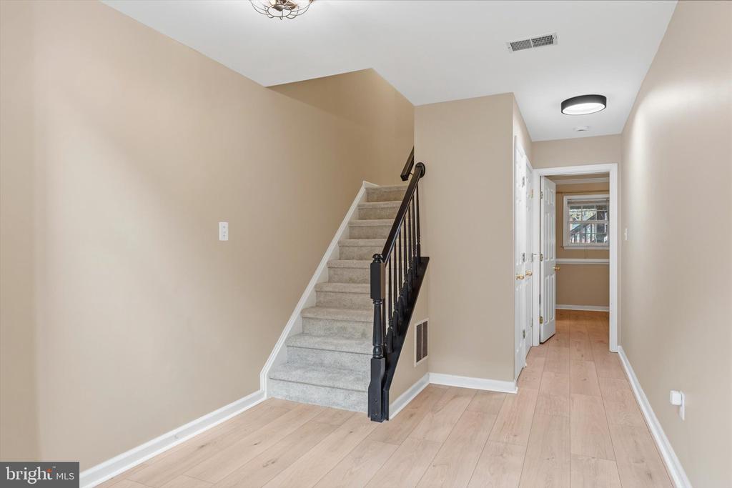706 VANDERBILT TERRACE SE
