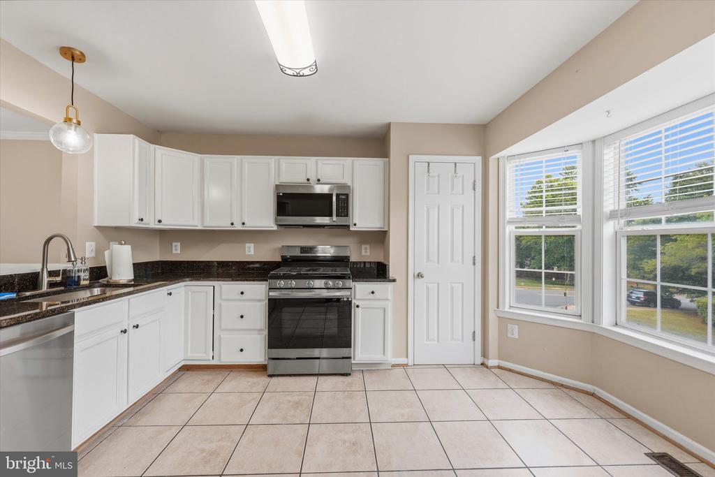 706 VANDERBILT TERRACE SE