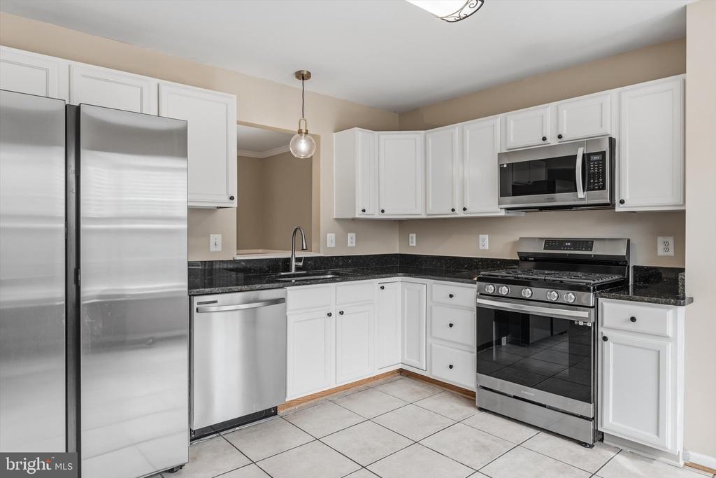 706 VANDERBILT TERRACE SE
