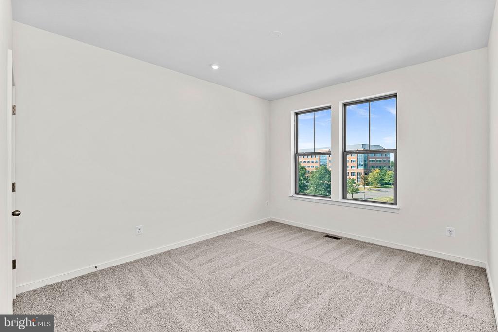 19753 SEPIA SQUARE
