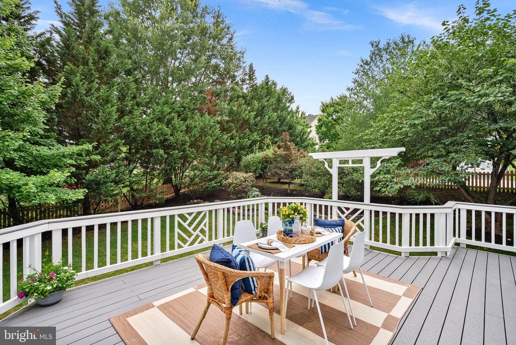42715 CLOVER MEADOW
