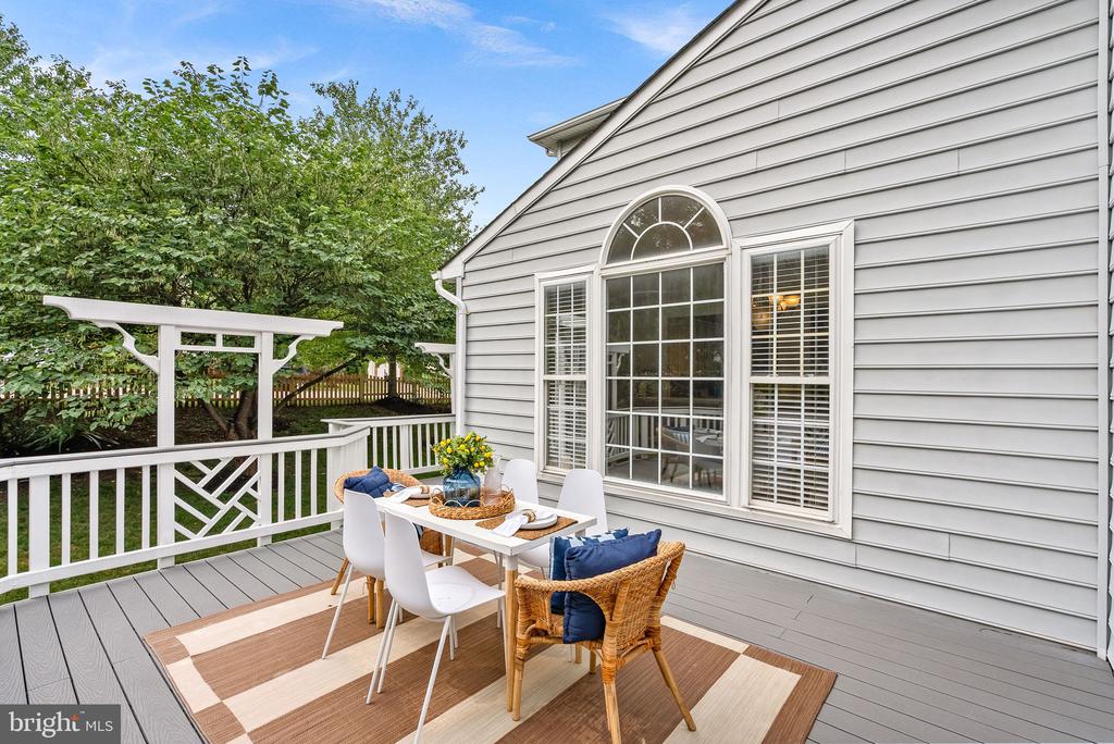 42715 CLOVER MEADOW