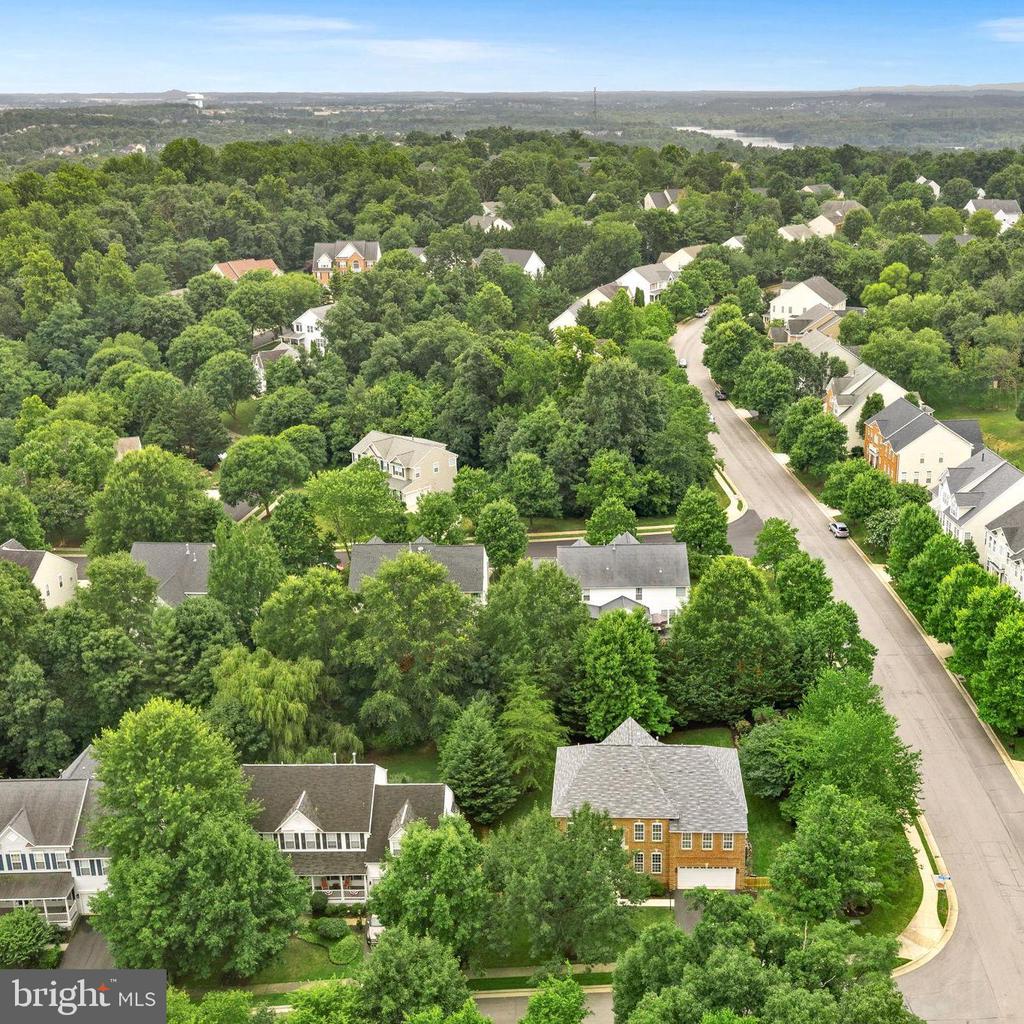 42715 CLOVER MEADOW