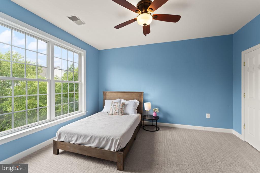 43676 WARBLER SQUARE