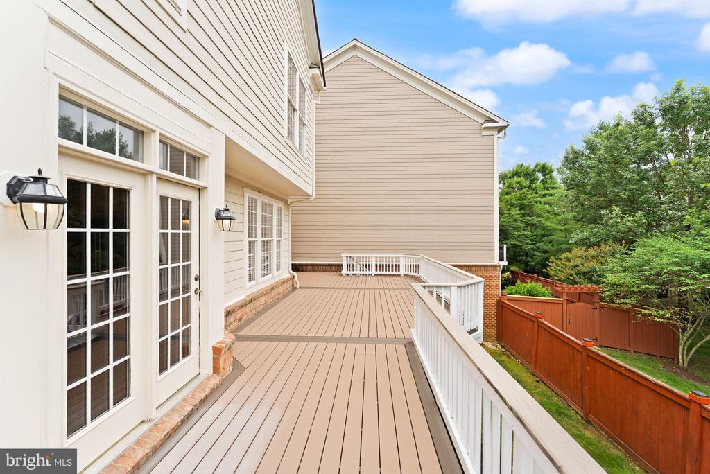 43676 WARBLER SQUARE