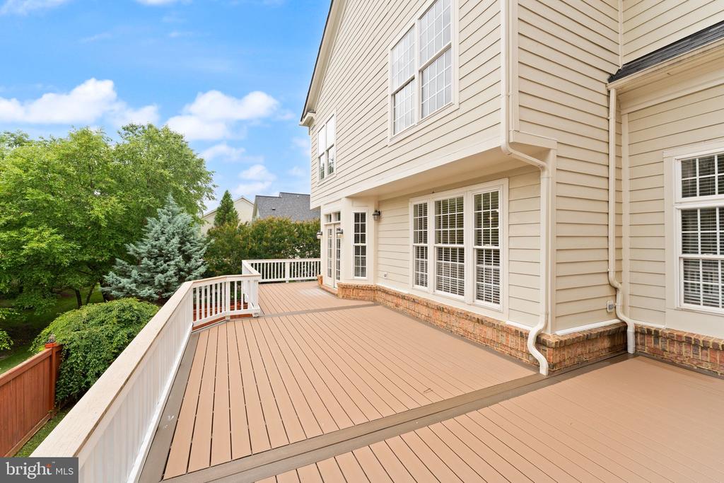 43676 WARBLER SQUARE