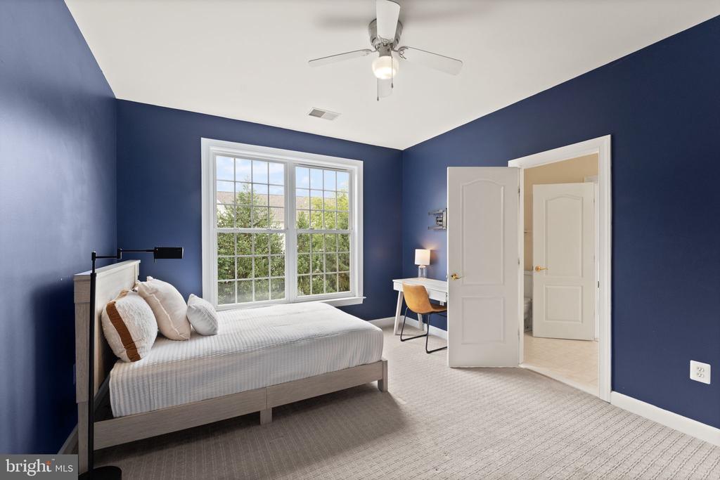 43676 WARBLER SQUARE